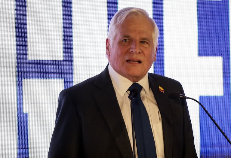 Bogotá. Febrero 10 de 2025. Durante una rueda de prensa, Miguel Uribe Londoño anunció ante los medios su aspiración presidencial, con la que buscará llegar a la primera vuelta como candidato del Partido Demócrata Colombiano. (Colprensa - Catalina Olaya).