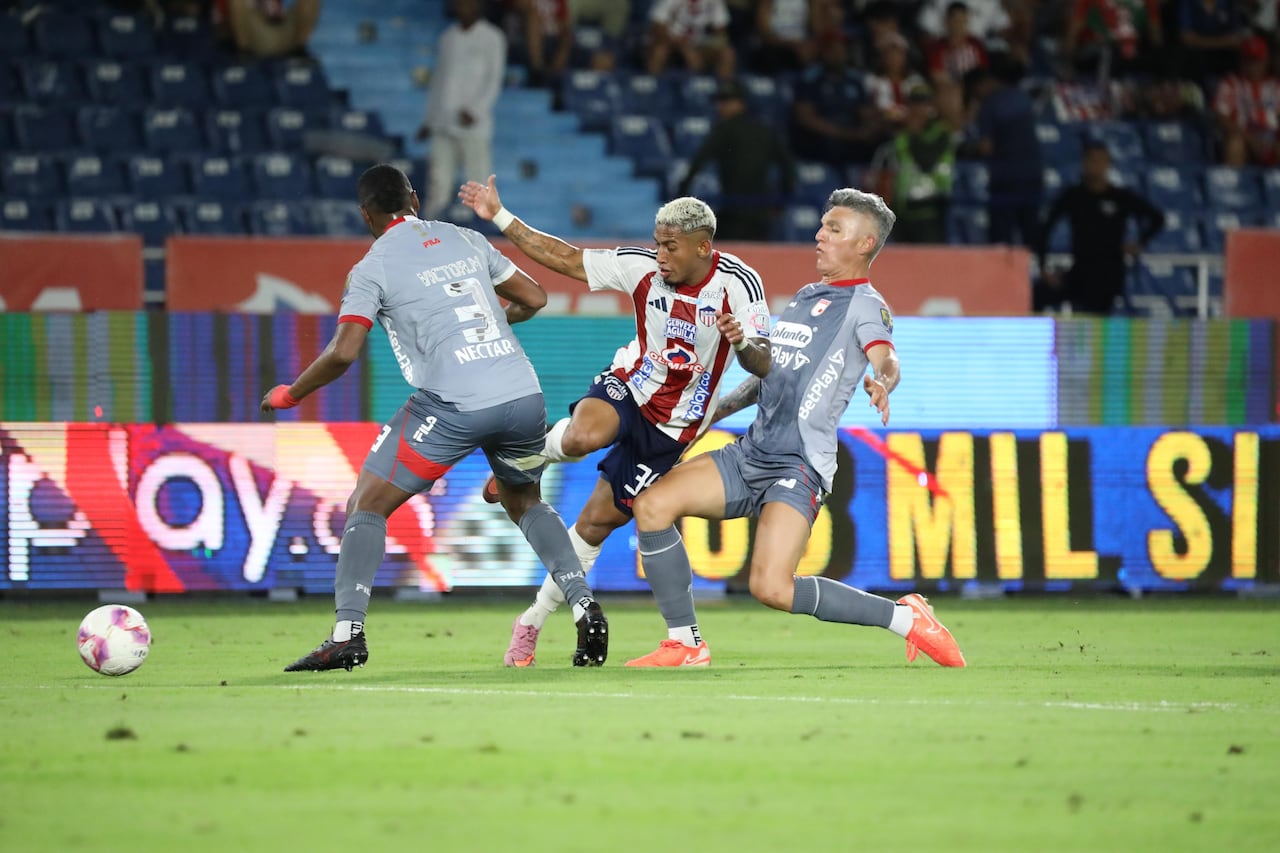 Imagen del último encuentro entre Junior de Barranquilla e Independiente Santa Fe por la Liga Colombiana.