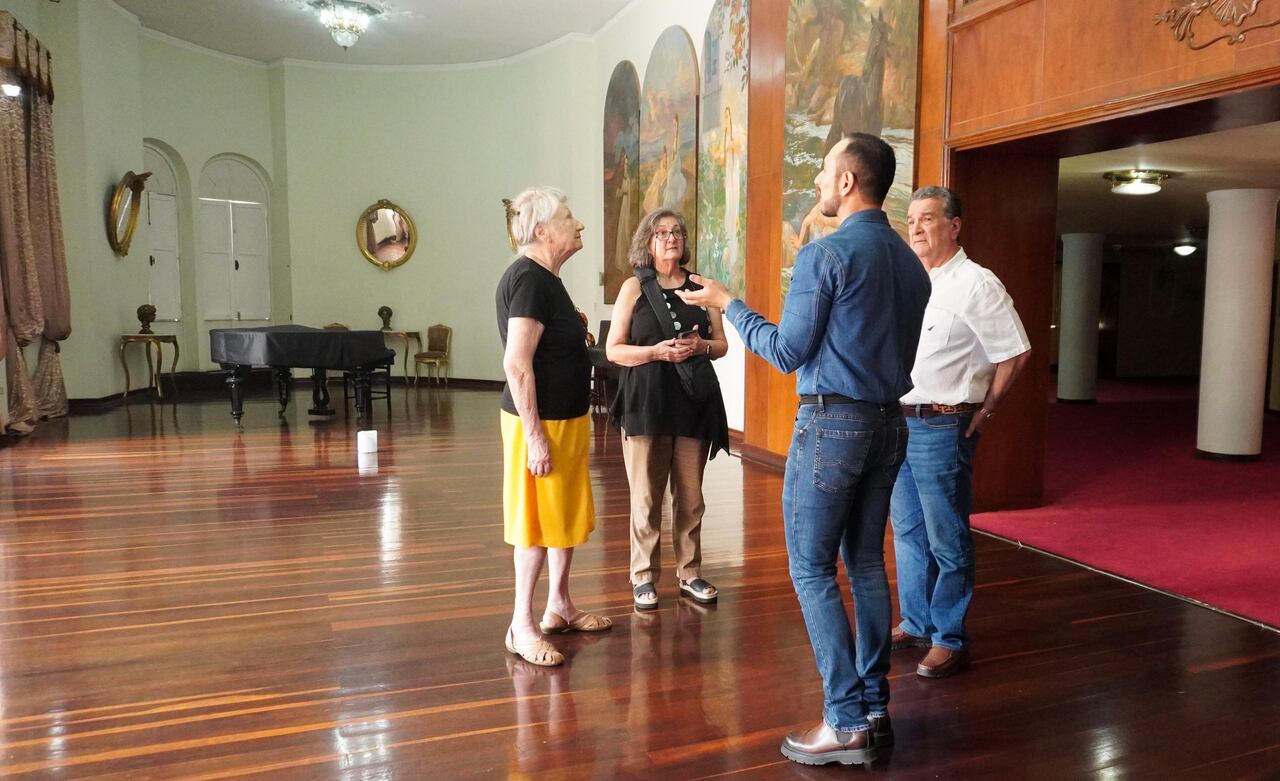 Estas visitas, que se realizarán únicamente con agendamiento previo, ofrecen una oportunidad exclusiva para conocer a fondo este histórico edificio. Cortesía Prensa Teatro Municipal Enrique Buenaventura