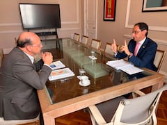 Vicepresidente electo, José Manuel Restrepo, y el ministro de Hacienda, Germán Ávila.