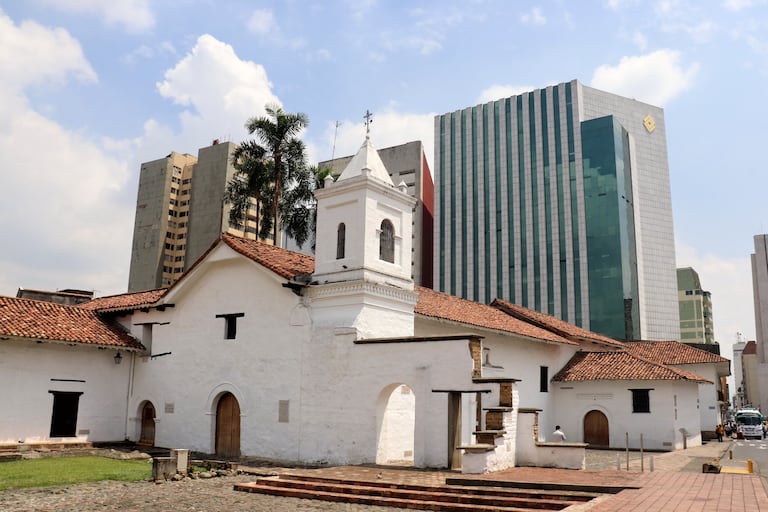 Aspectos de Cali panorámicas cultura iglesia de La Merced