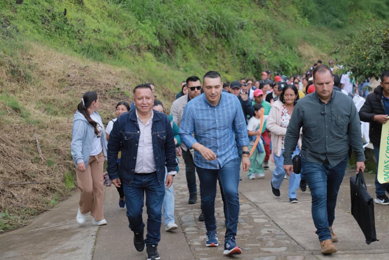 El gobernador del Cauca, Octavio Guzmán, espera que con esta obras las comunidades tengan tranquilidad y dejen atrás el mundo de la violencia de los grupos armados ilegales.