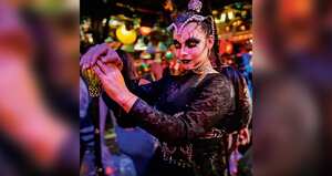 Laura estudió Artes Escénicas en la Facultad de Artes de la Universidad Distrital. Desde hace cinco años es la coordinadora de entretenimiento en Andrés Carne de Res.