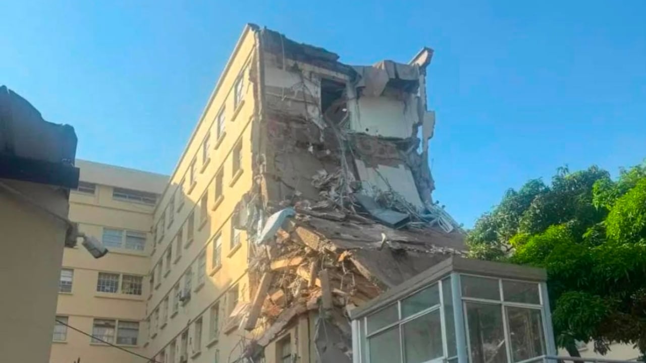 Una de las torres del Hospital Universitario del Valle (HUV) sufrió afectaciones graves.