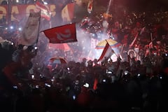 hinchas sin control por diversos puntos de la capital, sin las más mínimas medidas de bioseguridad contra el Covid 19