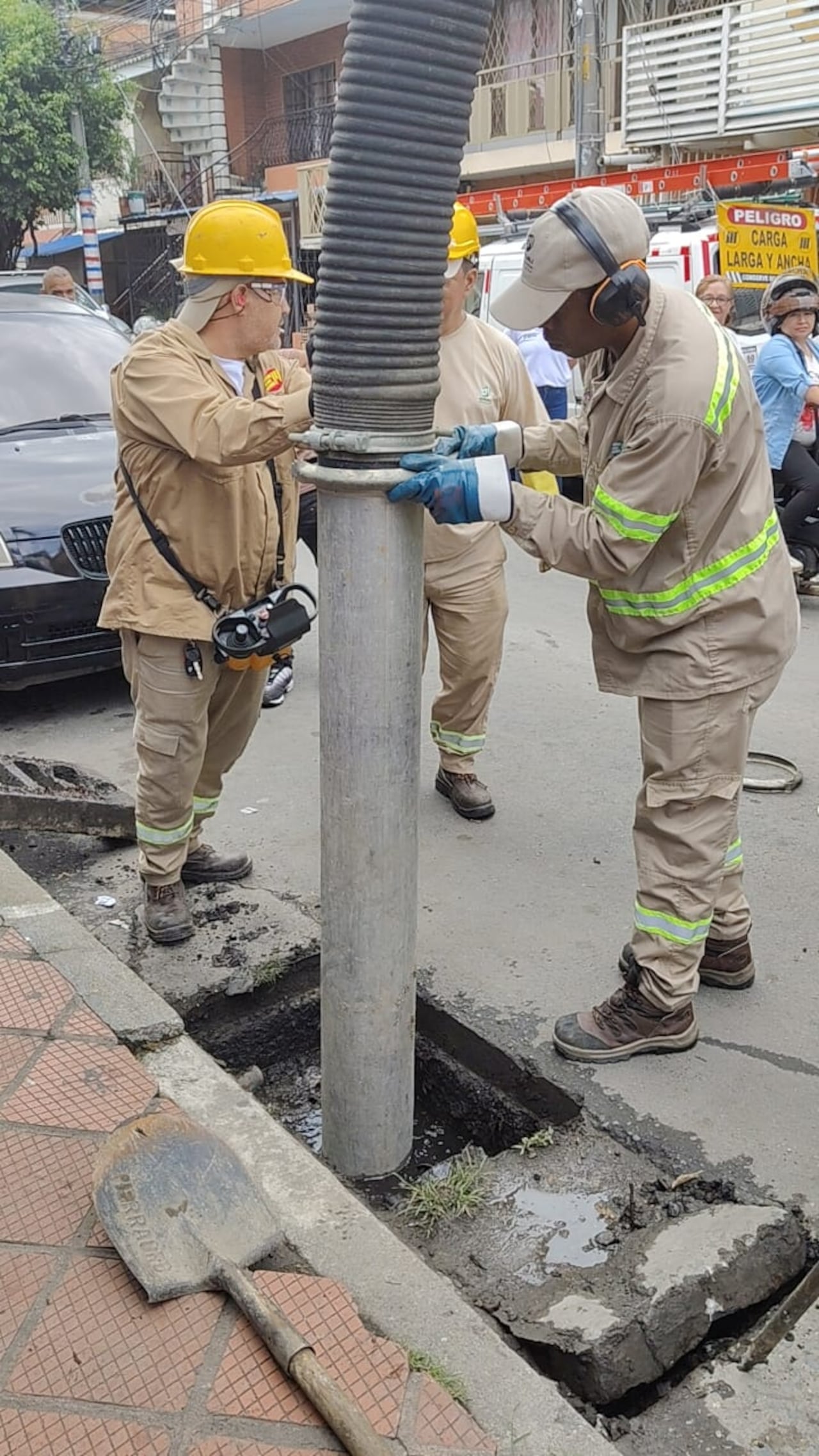 La limpieza de sumideros se realizó con equipo especializado de Emcali.