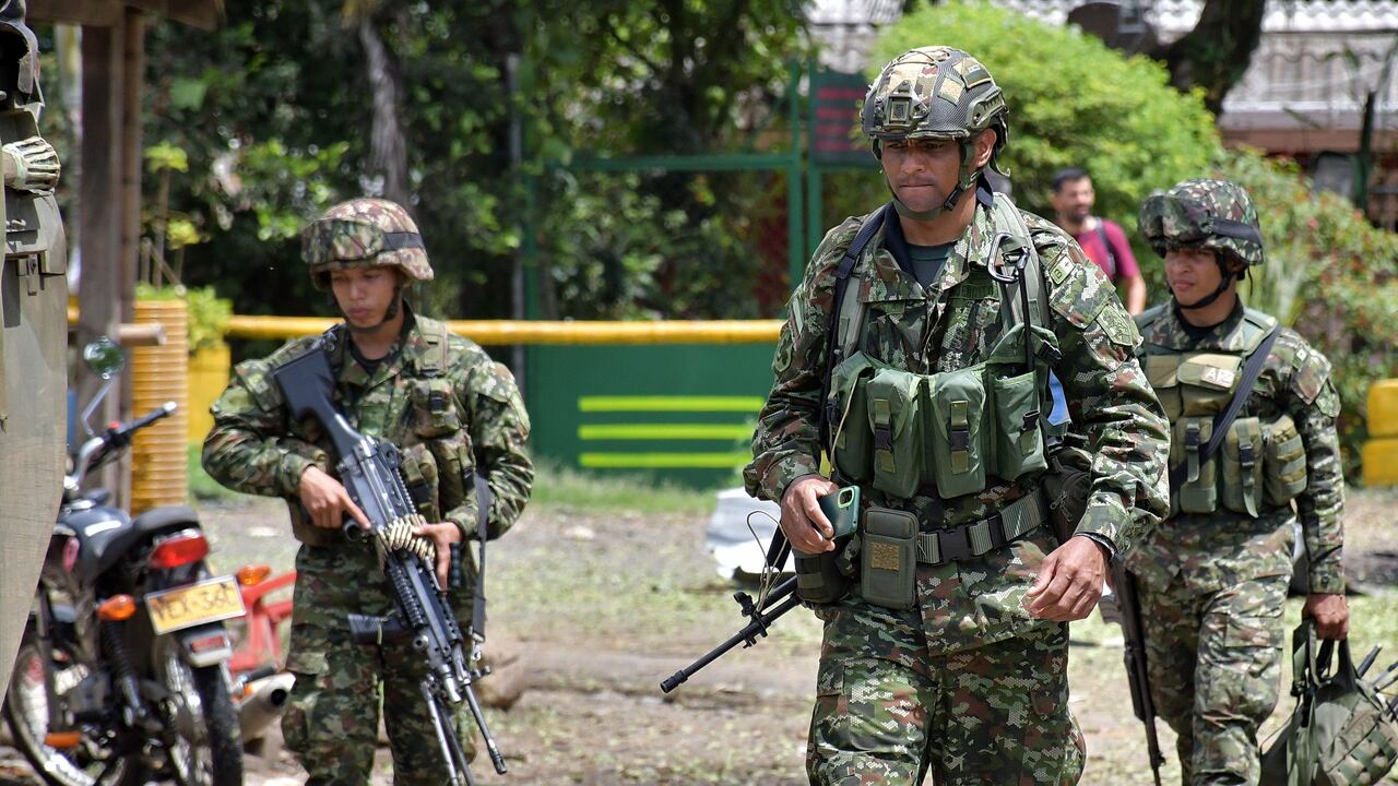Regresa la seguridad al Cauca.
El Ejercito de Colombia ya hace presencia en los diferentes lugares del Valle del Cauca para garantizar la la tranquilidad de los civiles de la zona. Fotos Raúl Palacios / El Pais.