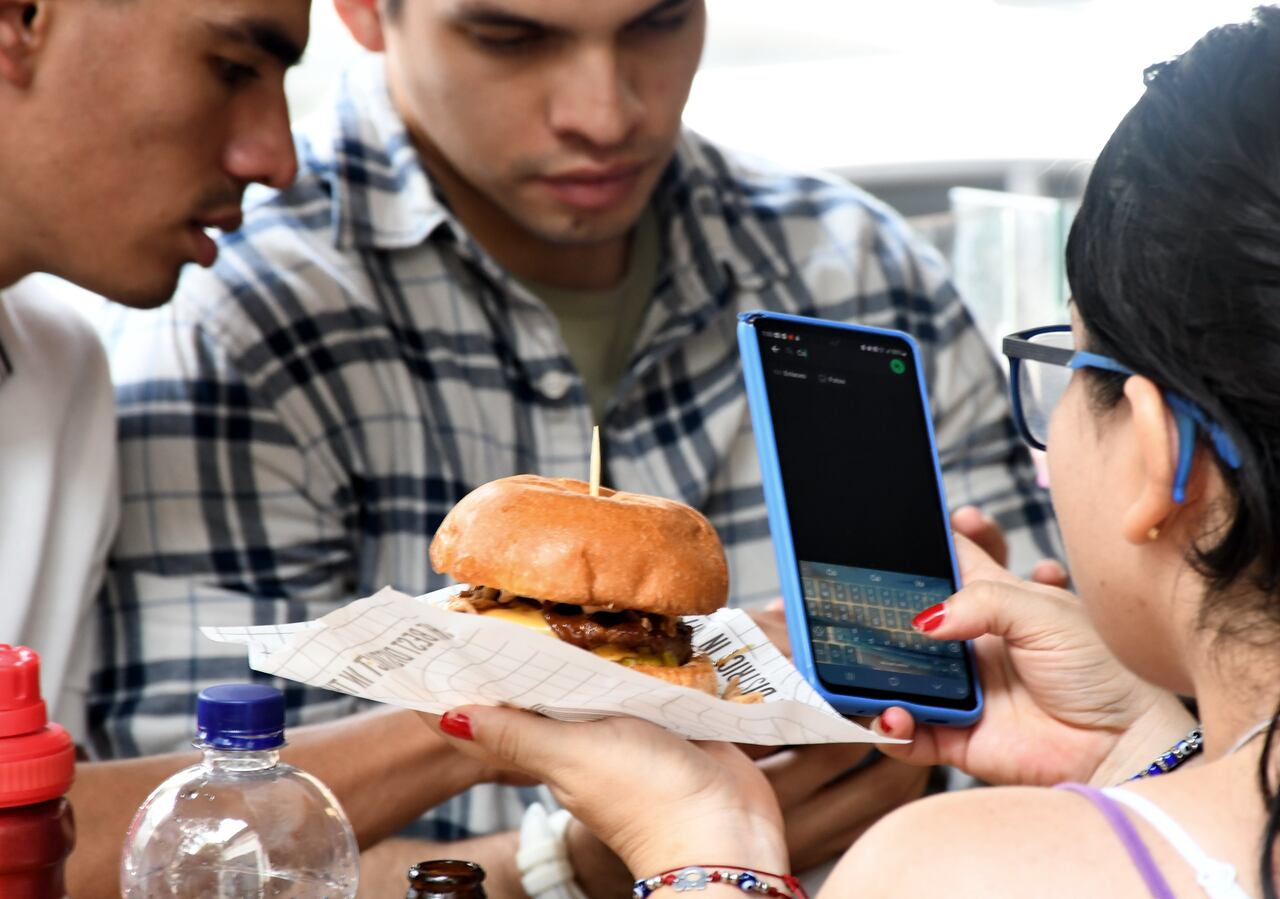 Cali: Su majestad la hamburguesa en el Burger Master un impulso a la actividad gastronómica de la ciudad.Foto José L Guzmán. El País