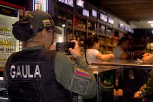 La Alcaldía, la Policía Metropolitana de Cali, el Dagma y la Secretaría de Seguridad adelantaron este sábado fuertes operativos en establecimientos de la comuna 17 para garantizar el derecho al descanso de los habitantes del sector. Foto Especial para El País