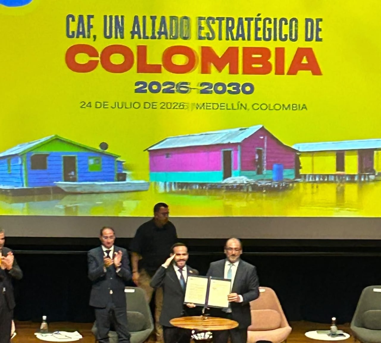 Abelardo De La Espriella y Sergio Díaz Granados firmaron acuerdo de cooperación de la CAF.