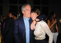 Jeffrey Epstein y Ghislaine Maxwell durante un concierto en Nueva York en 2005. Ella primero fue su novia, luego pasó a ser quien le buscaba las niñas para sus abusos y hoy paga 20 años de cárcel por eso.