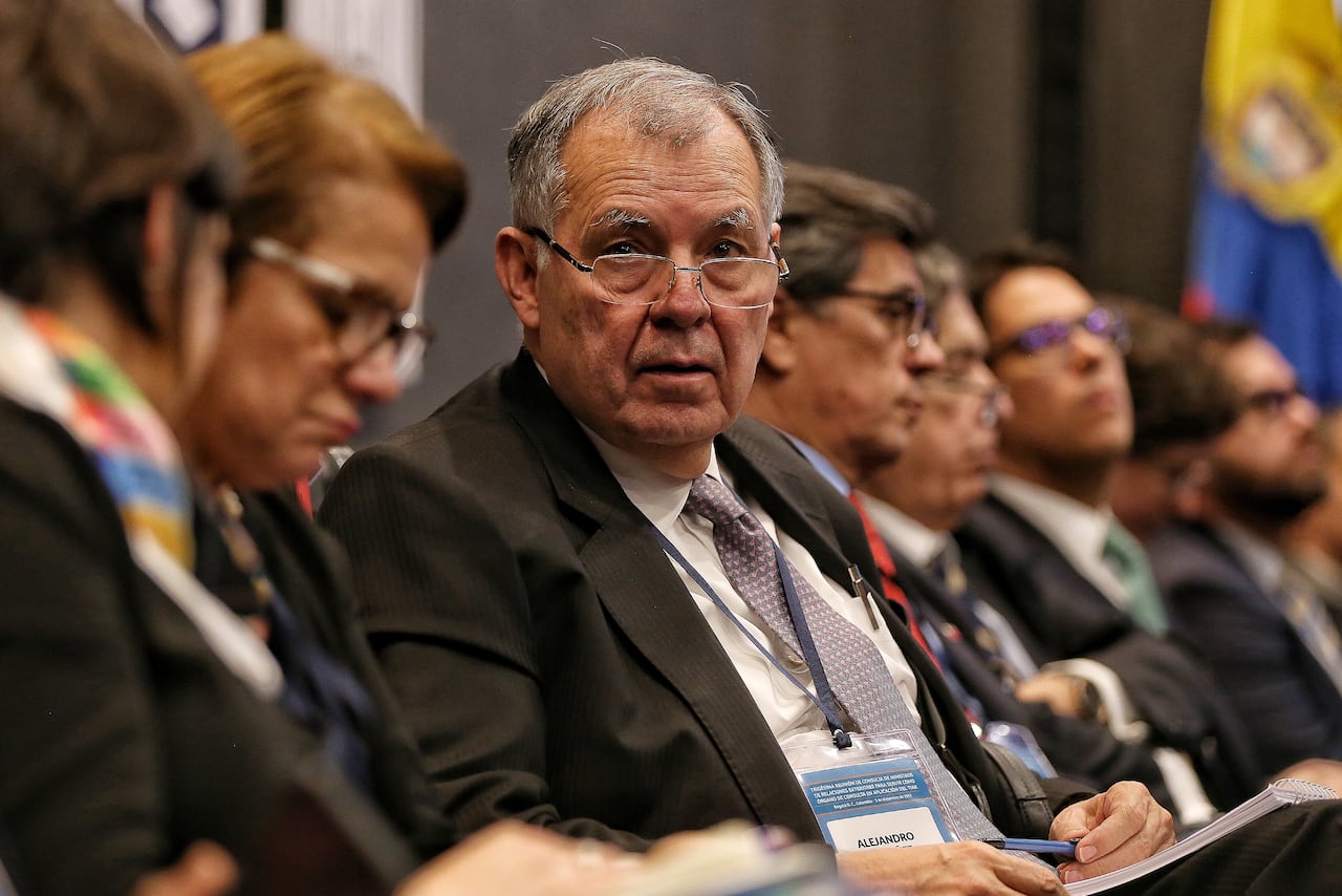 Alejandro Ordóñez (centro) fue designado como nuevo embajador de Colombia ante la OEA.