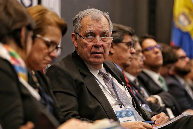 Alejandro Ordóñez (centro) fue designado como nuevo embajador de Colombia ante la OEA.