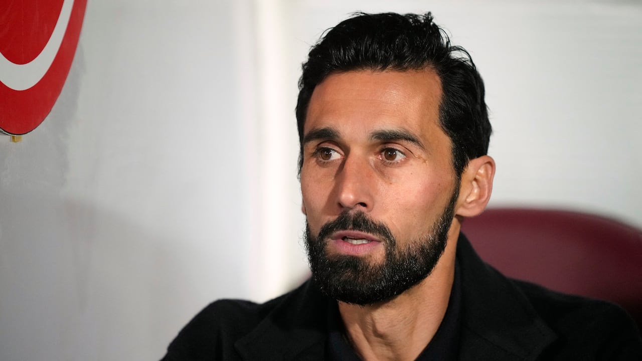 Alvaro Arbeloa head coach of Real Madrid sitting on the bench during the Copa del Rey round of 16 match between Albacete Balompie and Real Madrid at Estadio Carlos Belmonte on January 14, 2026 in Albacete, Spain. (Photo by Jose Breton/Pics Action/NurPhoto) (Photo by Jose Breton / NurPhoto via AFP)