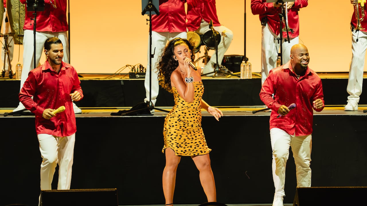 Grupo Niche y Nathy Peluso brillan en el Hollywood Bowl de Los Ángeles con una noche histórica de salsa