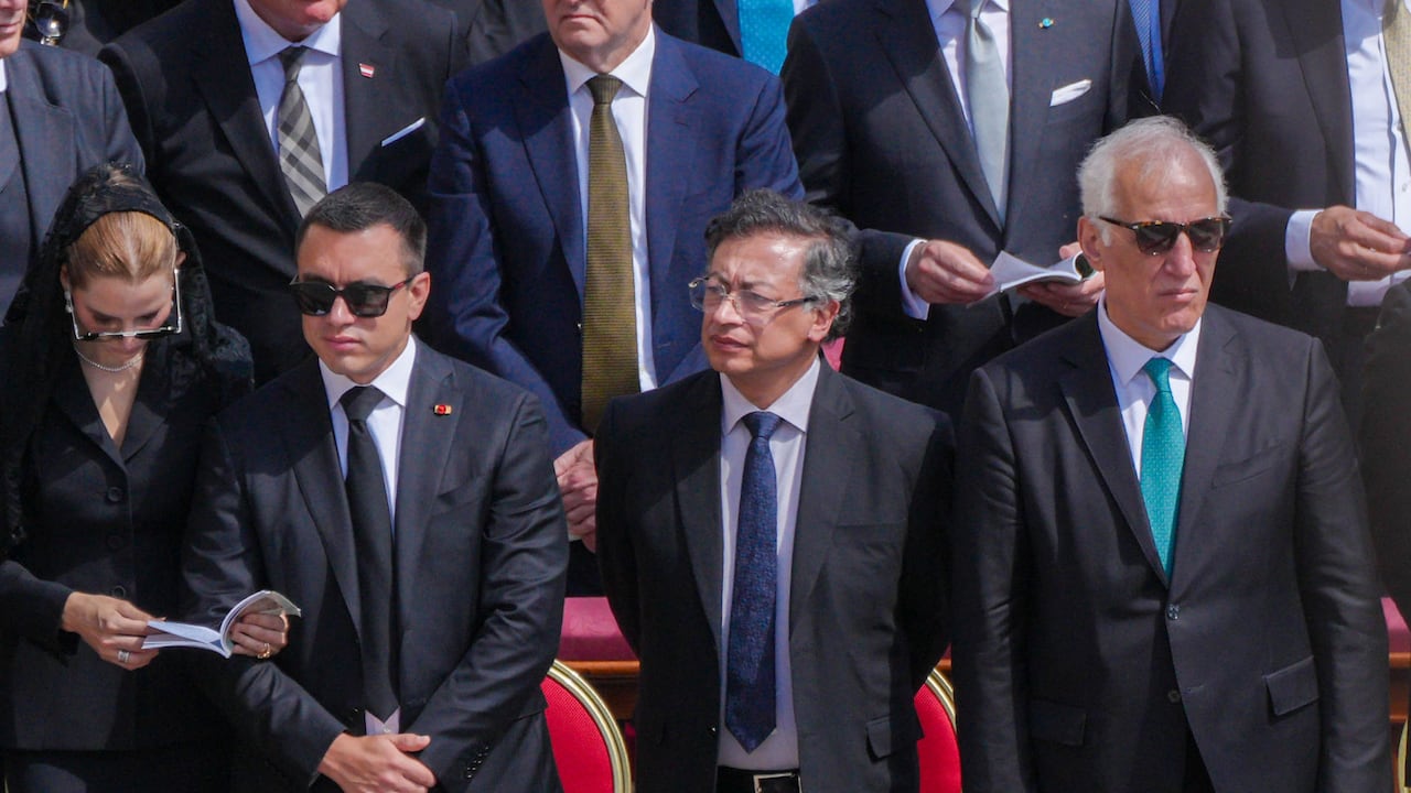 Gustavo Petro junto a Daniel Noboa, presidente de Ecuador