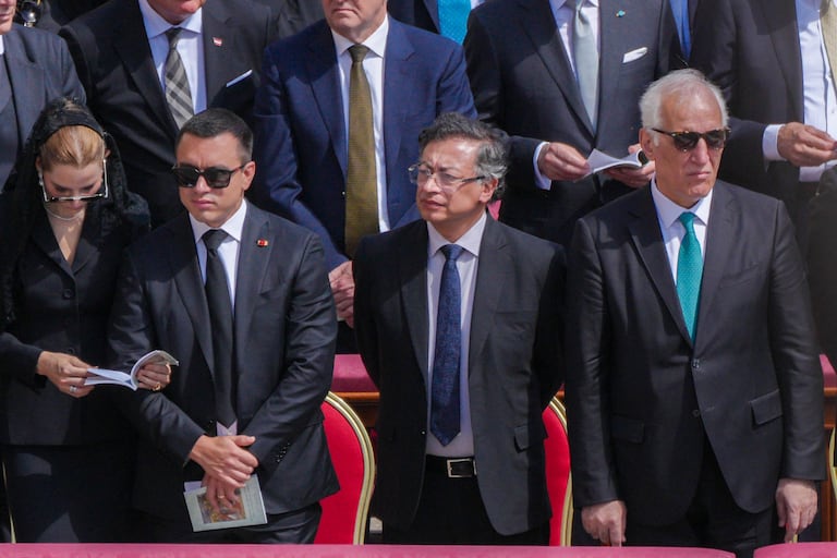 Gustavo Petro junto a Daniel Noboa, presidente de Ecuador