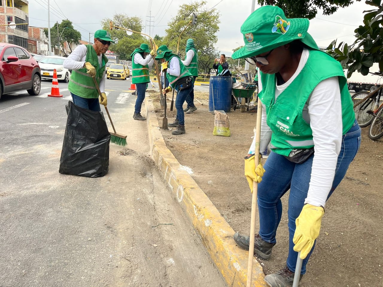 Empresas de aseo y entidades distritales trabajaron en la limpieza y recuperación del corredor vial.