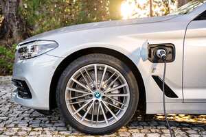 ¿En qué consiste un vehículo híbrido?