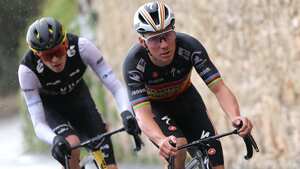 Evenepoel, junto a otros dos corredores de talla mundial, se vio afectado en un durísimo accidente.