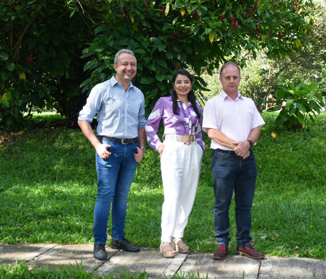 Este es el grupo de investigación biotecnología. Profesores Johannes Delgado, Diana Navia y Raúl Cuervo.