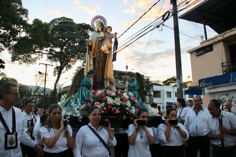 Como ya es tradicional, las mujeres cargarán la imagen de la Virgen del Carmen hasta la Iglesia El Templete.