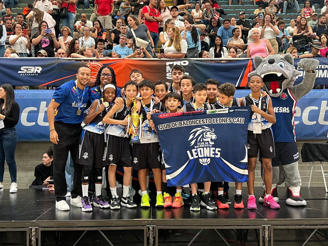 Club Leones de Cali durante la premiación del torneo.
