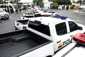 Cali: Entrega de 14 camionetas, por parte de la Policía Nacional, y la llegada próximamente de 30 vehículos y 175 motos entregados por la Secretaría de Seguridad de Cali, todos estos equipos quedarán para la ciudad luego de la COP16. foto José L Guzmán. El País.