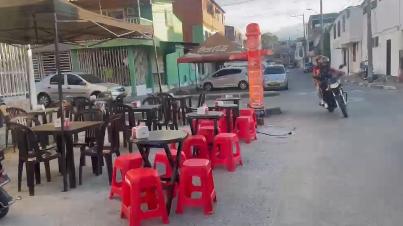 La comunidad afirma que algunos vecinos les han solicitado retirar sus vehículos para permitir el funcionamiento de negocios.