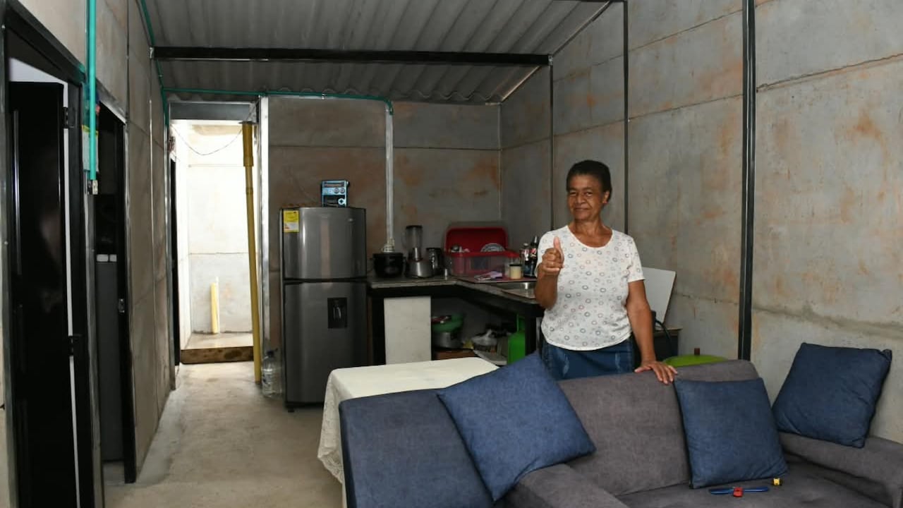 Entrega de viviendas en Yumbo.