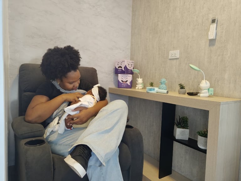 La cabina de lactancia en la estación del MIO Unidad Deportiva ofrece espacios seguros y atención en salud mental para madres.