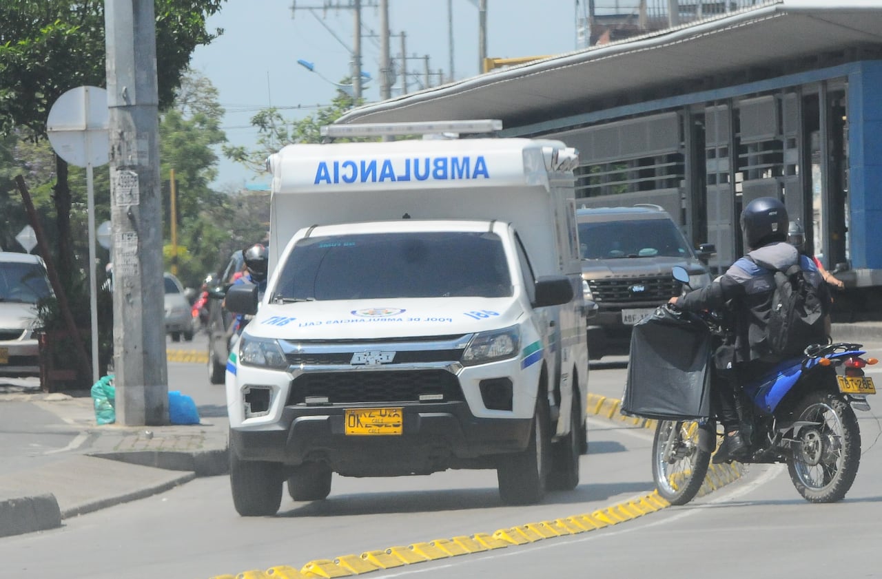 Cali: Cada vez son más frecuentes los accidentes en la ciudad por imprudencia de ambulancia, entre otras el uso indebido del carril del Mío. En lo corrido del año ya van más de 10, en esta ocasión un ciclista fue la víctima mortal.