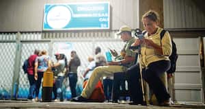La falta de medicamentos es el síntoma más visible y, para quienes los necesitan, el más urgente. ¿Por qué no están llegando a la gente? Porque no hay plata. La realidad es que no existe técnicamente una escasez, sino que nadie paga lo que los pacientes necesitan.
