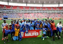 Jugadores y cuerpo técnico de la República Democrática del Congo celebran tras ganar el partido y clasificarse para el Mundial durante el encuentro de la final de la repesca de las eliminatorias para la Copa Mundial de la FIFA 2026 entre la República Democrática del Congo y Jamaica en el Estadio Akron de Zapopan, estado de Jalisco, México, el 31 de marzo de 2026. (Foto de Ulises Ruiz / AFP)