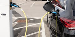Las ventas de vehículos eléctricos e híbridos en Colombia crecieron más del 90% en el primer trimestre de 2026, impulsadas por menores costos y beneficios tributarios.