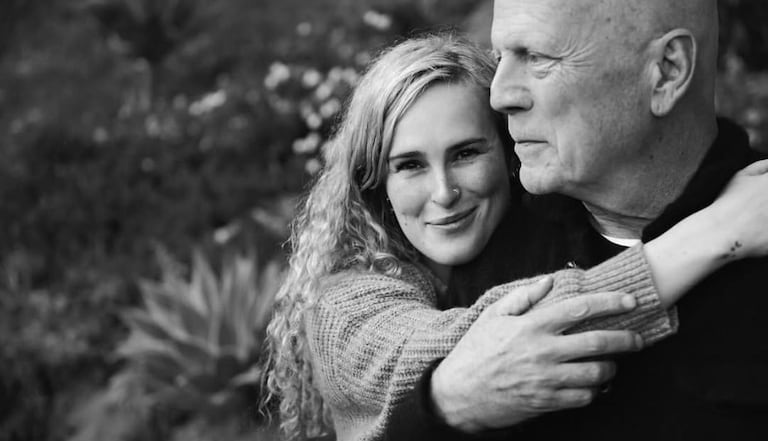 Rumer Willis, hija mayor del actor Bruce Willis, reveló lo que ha sido el proceso de acompañamiento a su padre durante su enfermedad neurodegenerativa.