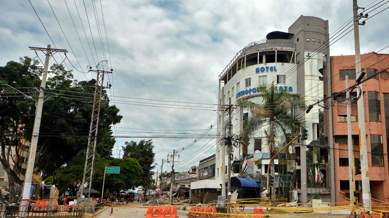 El hotel Metropolis Plaza presentó daños graves por el terremoto del pasado 10 de agosto en Cali.