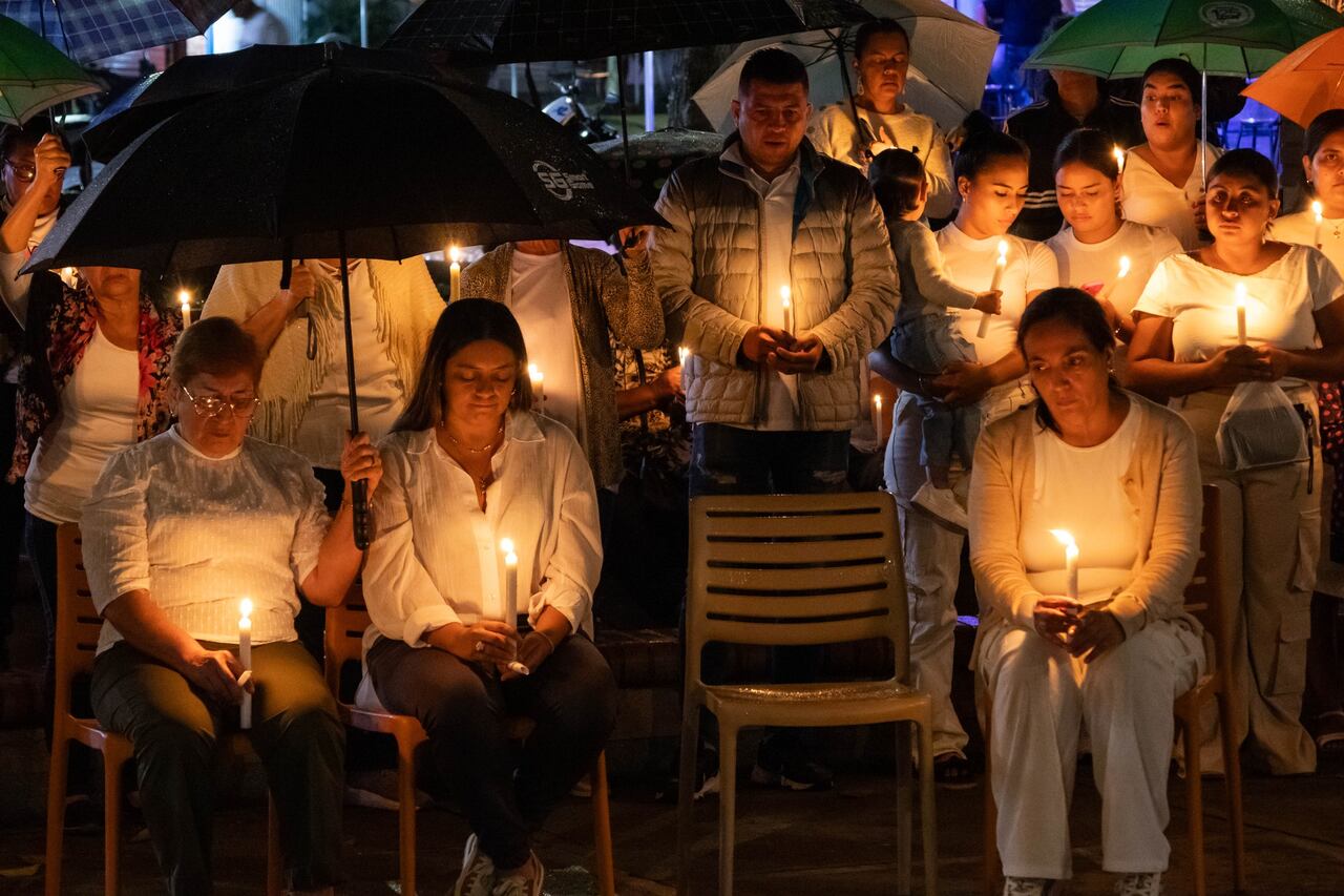 Los pobladores de Miranda, Cauca, acompañan a la familia del comerciante Carlos Fernando Caicedo en las actividades que tiene como objetivo el regreso de este ciudadano a su hogar.