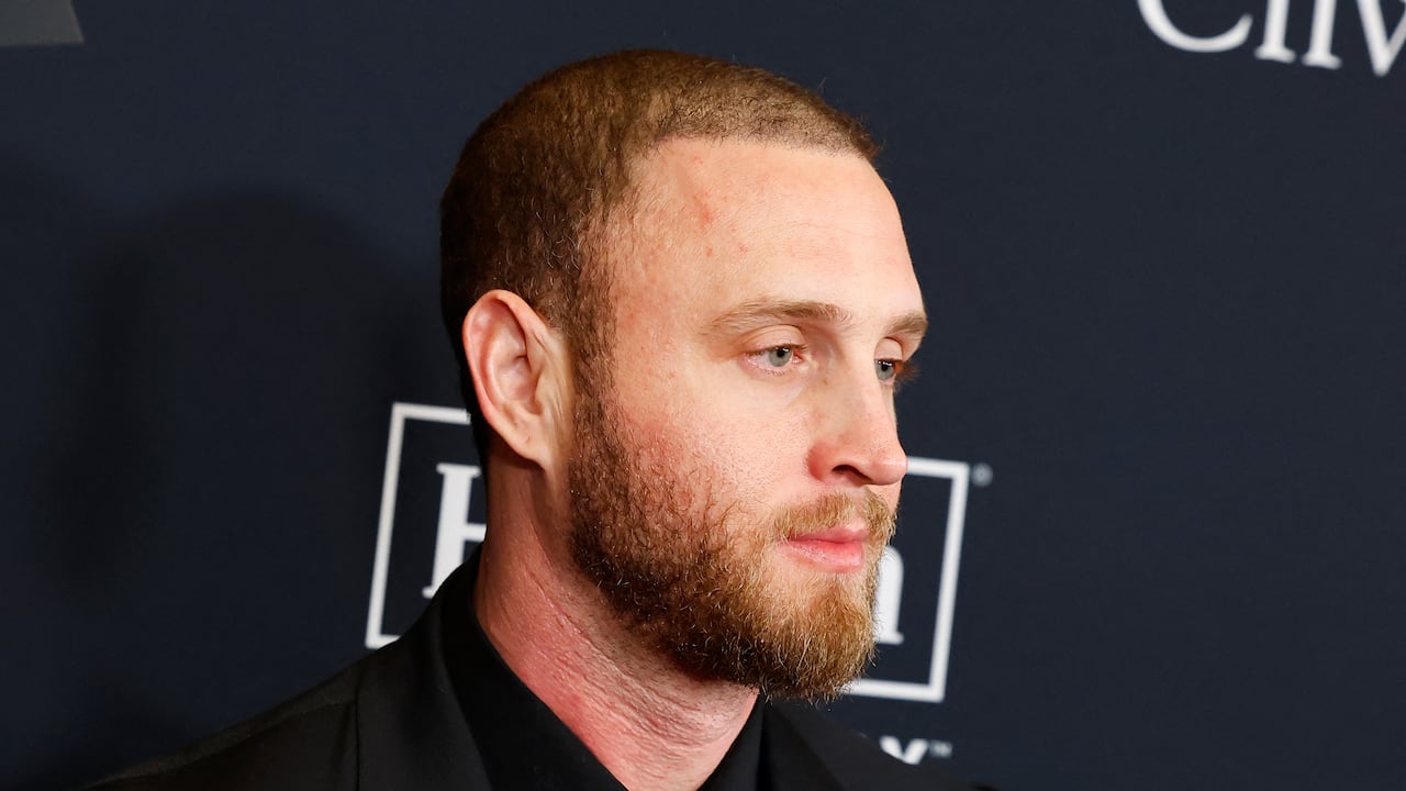 Chet Hanks es un modelo, actor y músico estadounidense.