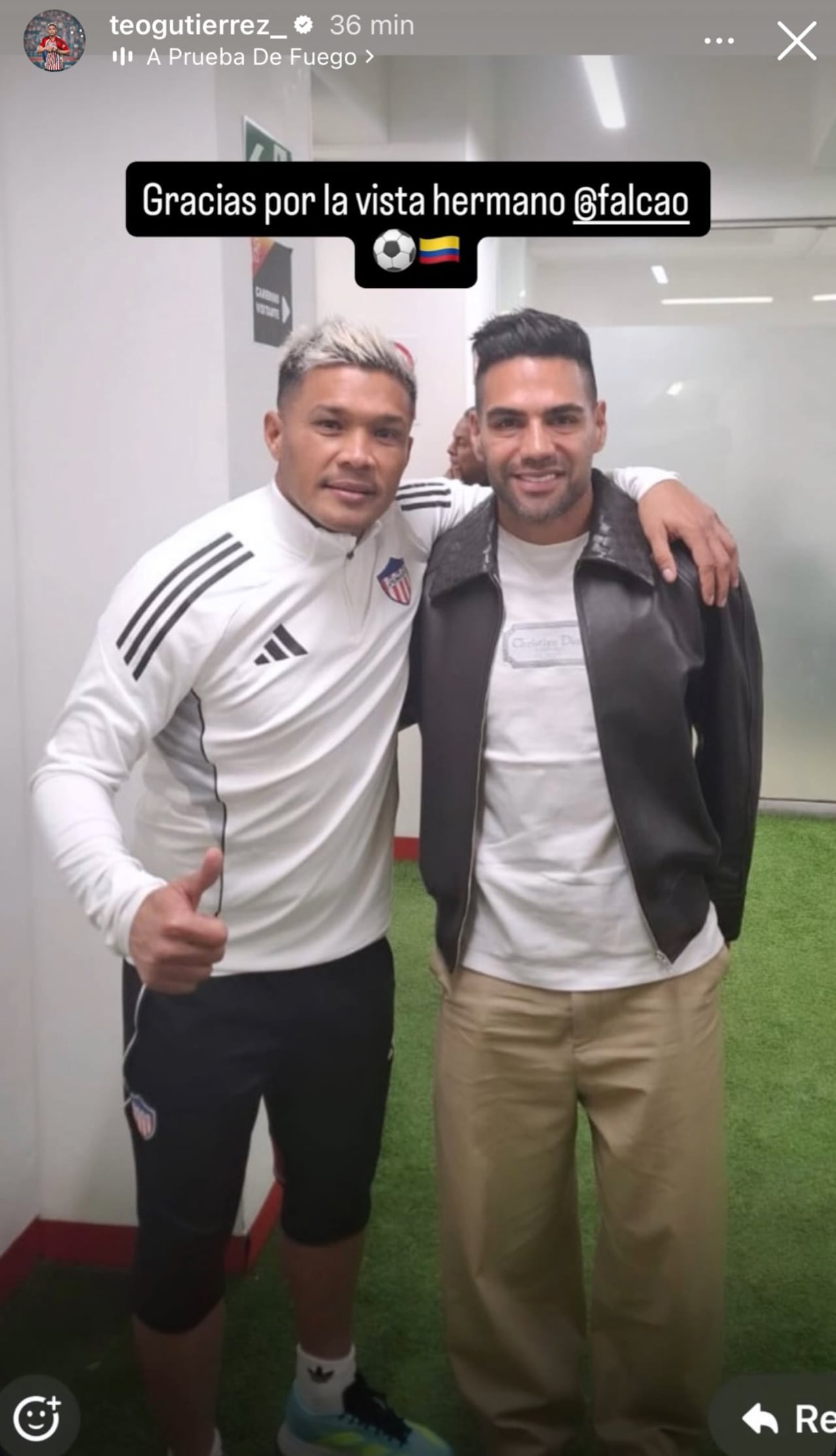 Teófilo Gutiérrez (izq.) y Radamel Falcao tras el encuentro entre Millonarios y Junior.
