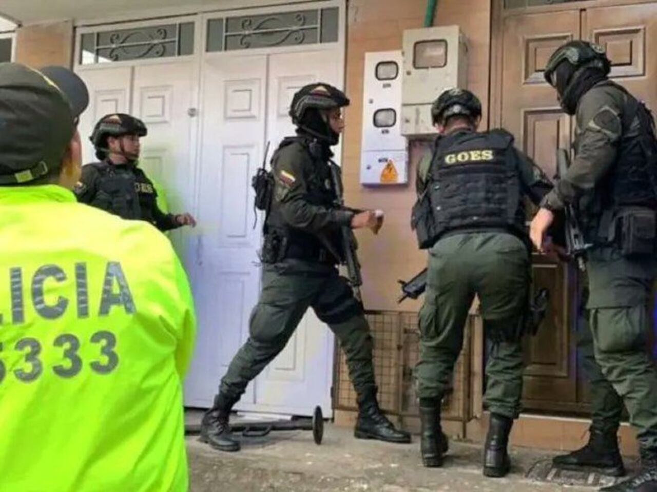 El domingo 8 de junio, agentes judiciales realizaron allanamientos simultáneos en dos viviendas.