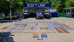 La operación, apoyada por inteligencia naval y la Fuerza de Tarea Conjunta Interagencial del Comando Sur de EE.UU., permitió capturar a tres ciudadanos colombianos implicados en el transporte ilegal.