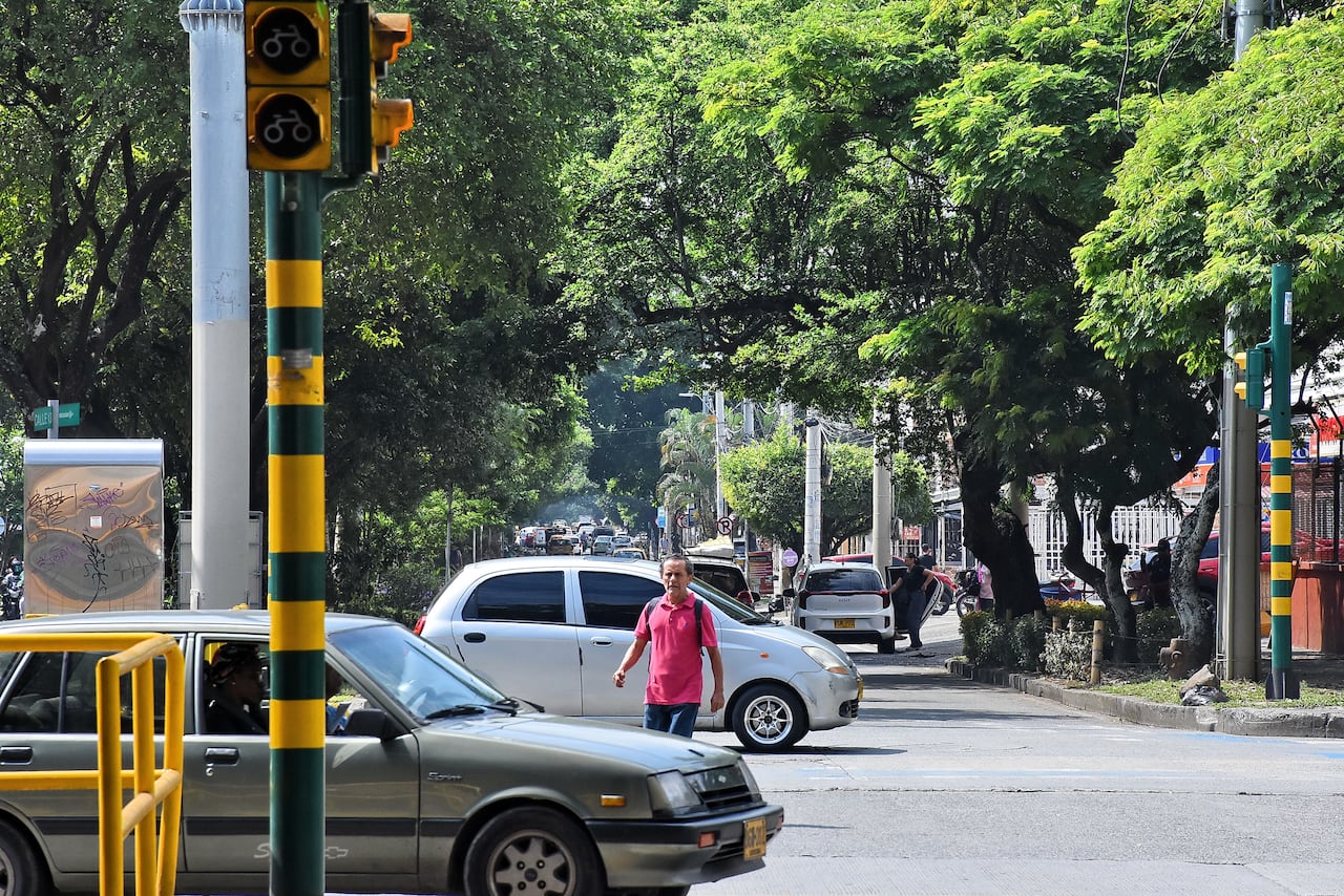 Semáforos sin funcionamiento Calle 13 con Cra 39.