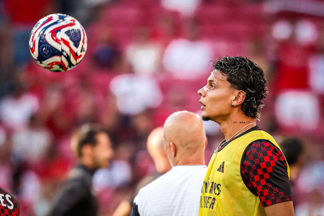 Richard Ríos se estrenó durante la Copa Eusébio con Benfica