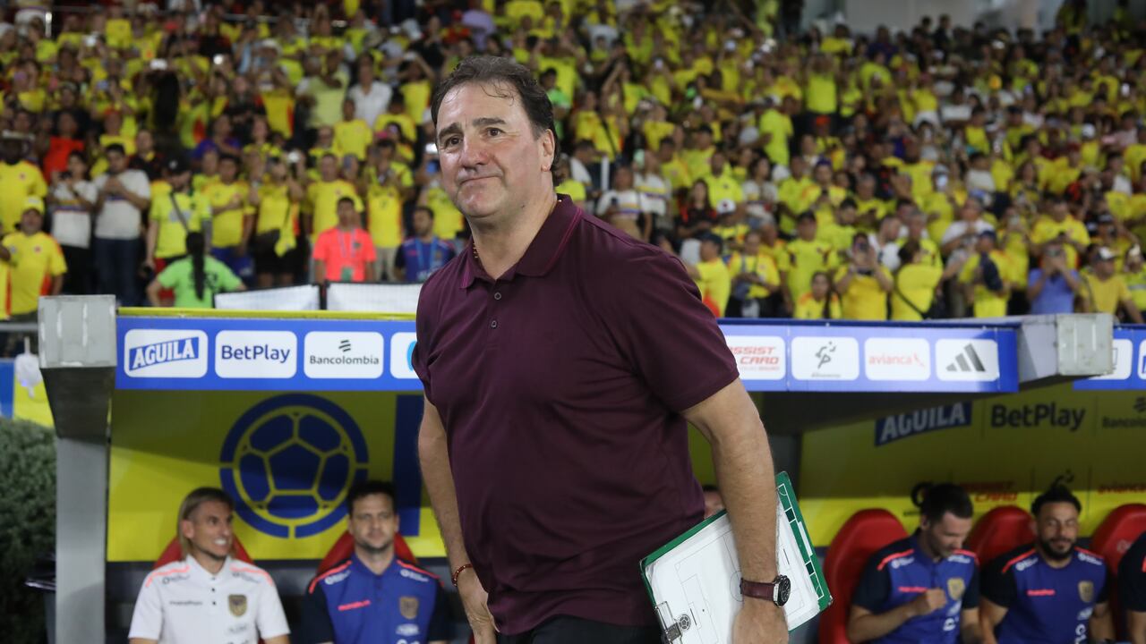Néstor Lorenzo, técnico de la Selección Colombia, durante un partido de las eliminatorias para la Copa del Mundo del 2026.