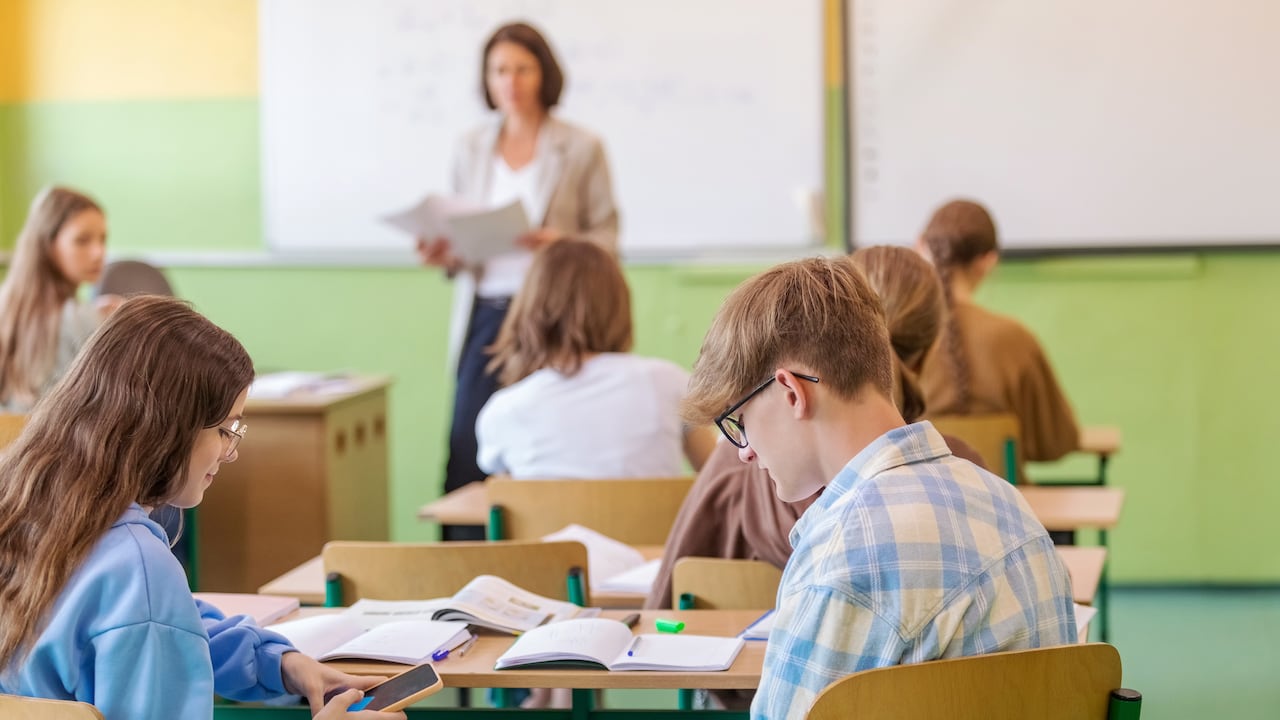 El Reino Unido implementó nuevas medidas para prohibir el uso de estos dispositivos móviles