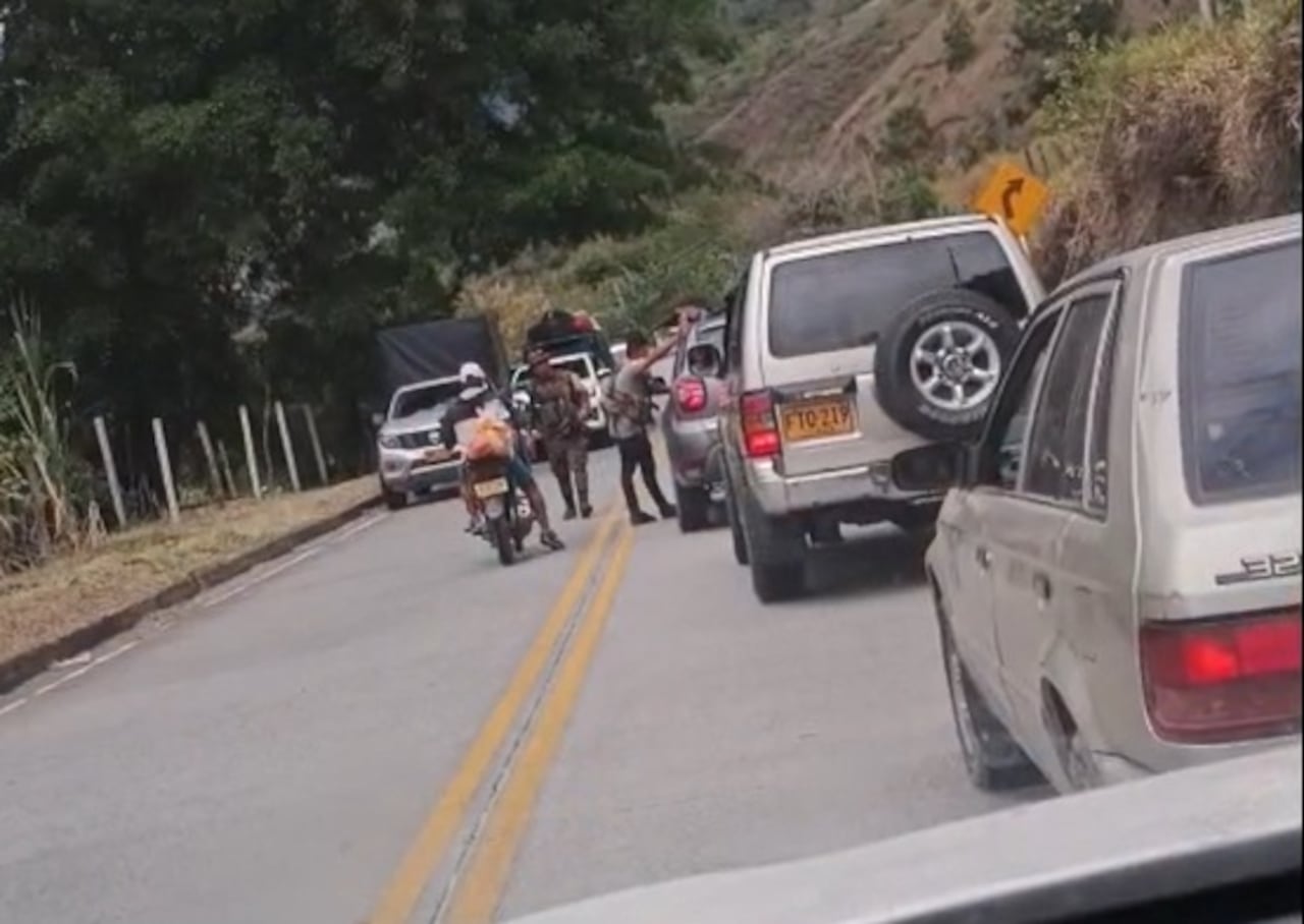 Este fue el retén ilegal que los mismos usuarios de la Transversal del Libertador reportaron en las redes sociales.