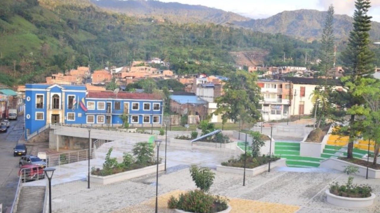 Este pequeño municipio, ubicado a tres horas de Tunja, combina historia, miradores naturales y una oferta ideal.
