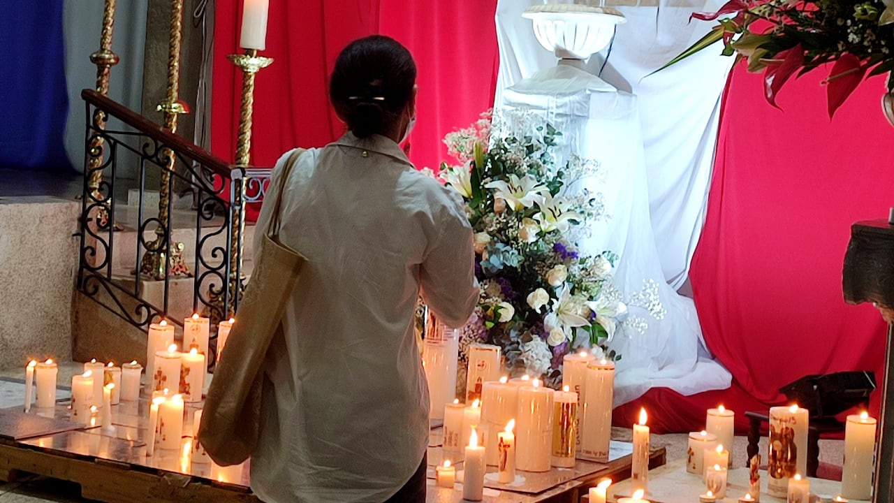 La semana santa es la mejor época para los fabricantes de velas en Cali