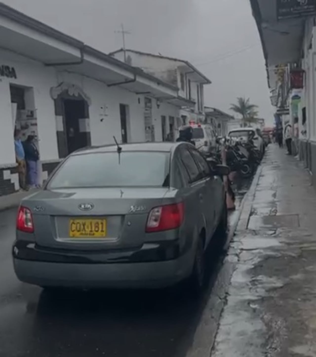 Este es el momento cuando uno de los delincuentes ingresó a la panadería para acabar con la vida de la víctima.